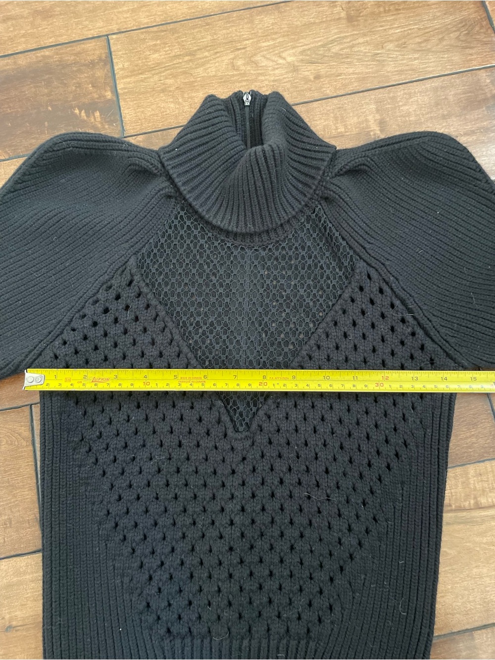 Authentic Gucci Wool Turtleneck Mesh Sweater - Picture 8 of 10